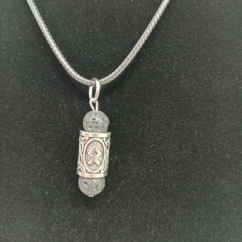 Elegant Silver Pendant Necklace